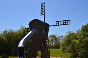 Tatenberg-Spielplatz-Schoepfwerk.JPG